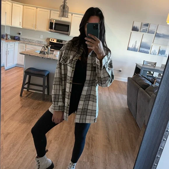 Oatmeal Blush Plaid Shacket - Picture 6 of 9